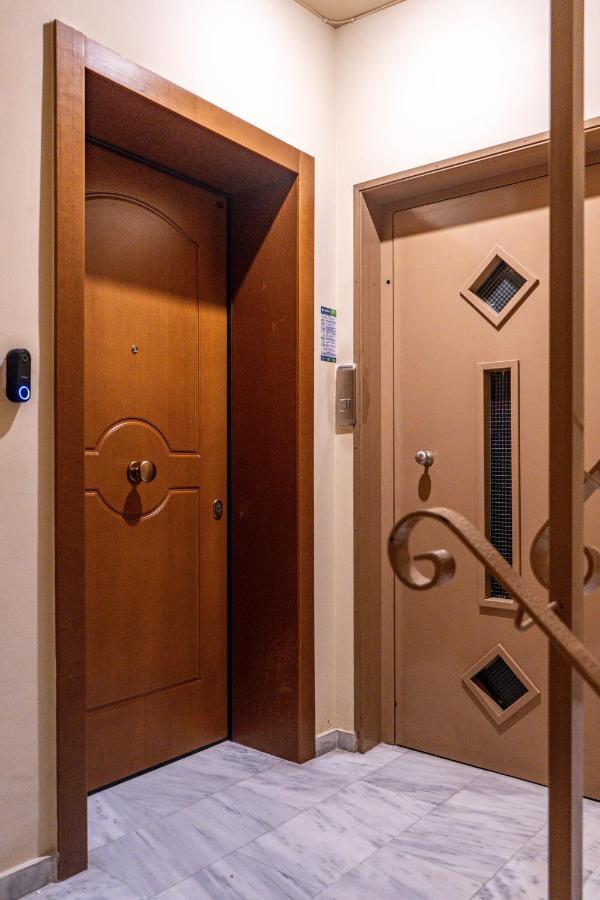 Per56 By Smart Cozy Suites - Right Next To The Metro - Parking - Available 24Hr Athens Ngoại thất bức ảnh